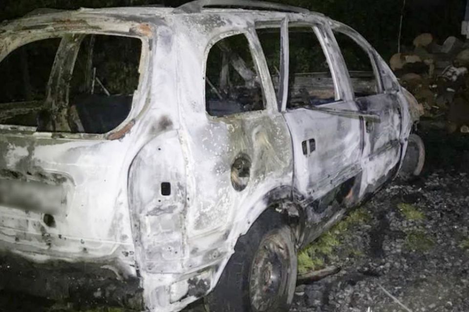 Судитимуть чоловіка, який підпалив авто військових у Шепетівці