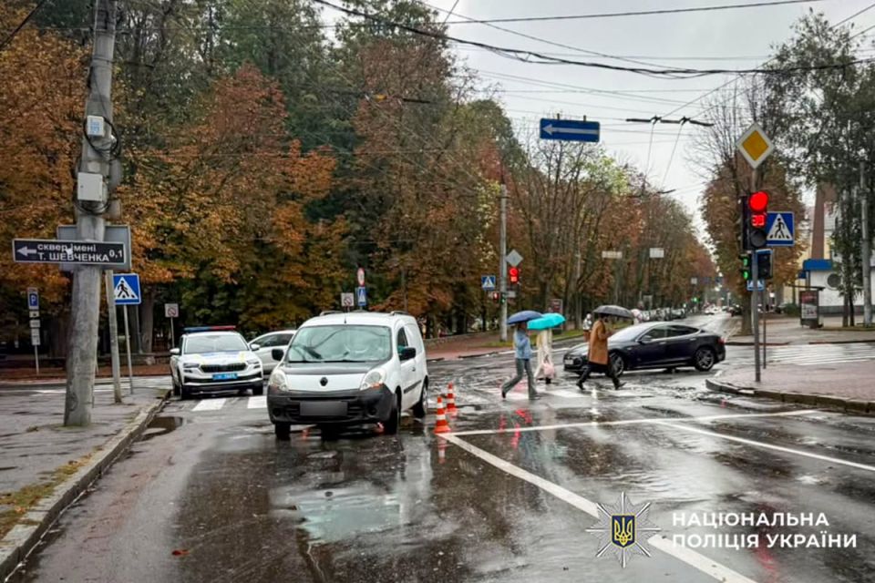 У центрі Хмельницького водій «Renault» збив жінку