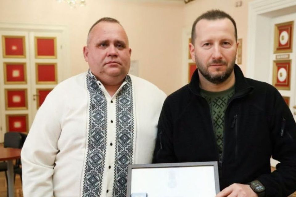 Ветеран з Хмельниччини отримав відзнаку «За оборону України»: історія бійця