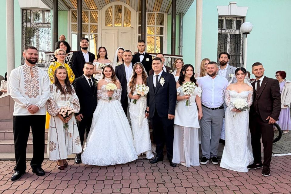 В День міста у Хмельницькому одружилися 19 пар