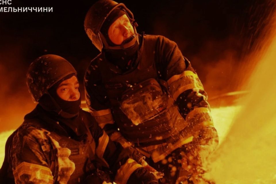 Спалахнула пожежа на нафтобазі та пошкоджено будинки: наслідки атак на Хмельниччину