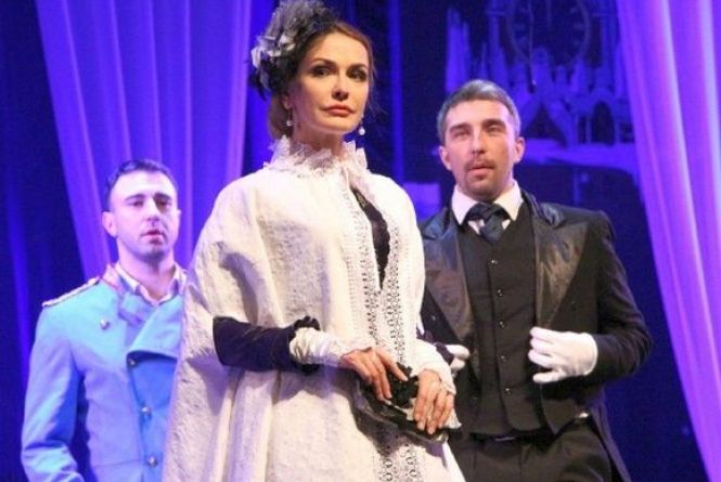 Через SEX і російську мову в Хмельницький не пускають відомі українські театри?