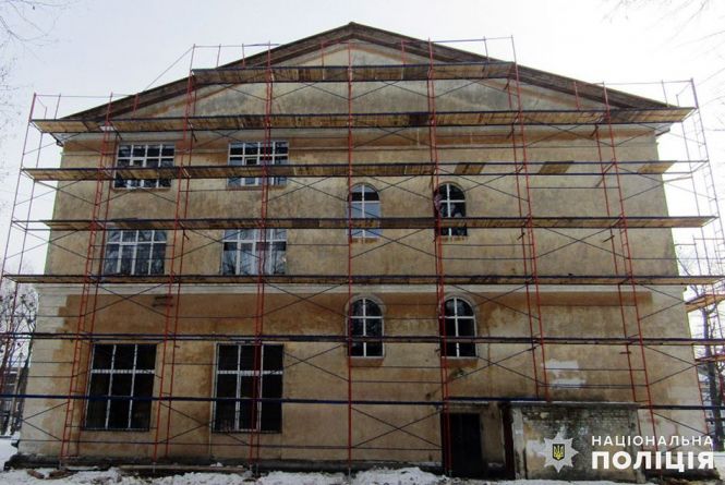 На Хмельниччині керівниця підрядного підприємства привласнила гроші виділені на ремонт будинку культури