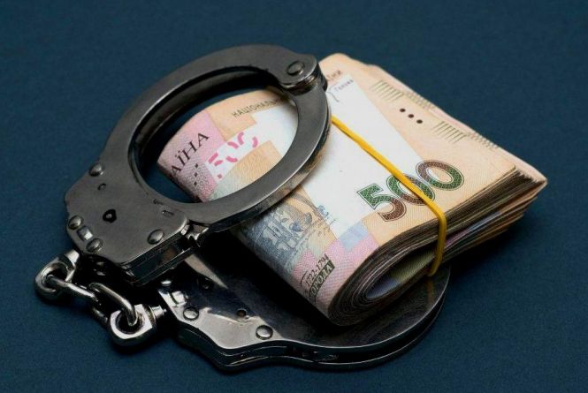 Посадовець з Хмельниччини попався на хабарі у 20 тисяч доларів