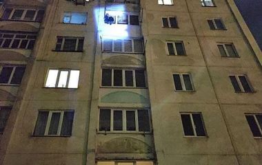 У Гречанах чоловік випав з вікна 7-го поверху. Врятували мотузки для білизни