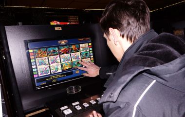 Програв 15 тисяч доларів за два дні. Зібрали історії хмельничан, які стали ігроманами