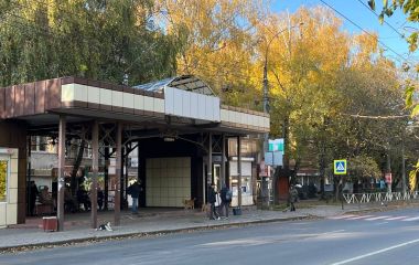 Хто утримує зупинки у Хмельницькому та чи з'являться нові