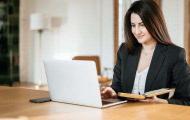 До 100 000 гривень: підбірка вакансій у Хмельницькому, де обіцяють найвищу зарплату