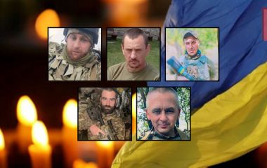 На щиті — військові з Хмельниччини: Сергій Бобочка, Петро Боднар, Богдан Рижик, Сергій Седзюх, Дмитро Шкварун