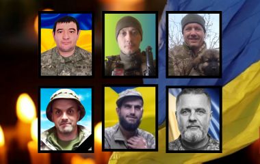 На щиті — шестеро військових з Хмельниччини: Беспалько Сергій, Білоруський Тимур, Нестерук Андрій, Овчарук Сергій, Притуляк Андрій, Сторчовий Валерій