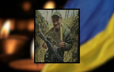 Десять місяців чекали вдома: у Хмельницькому попрощалися з воїном Іваном Міняйлом