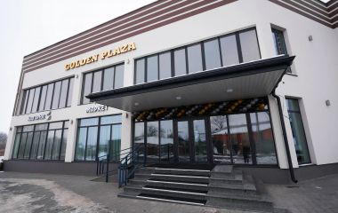 Дізналися ім’я посадовця міграційної служби, дружина якого збудувала ТЦ за 14 мільйонів