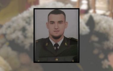 «Не встиг одружитися»: Хмельницький попрощався з військовим і спортсменом Денисом Мостовим