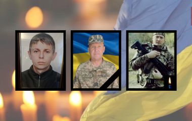 На щиті — військові з Хмельниччини: Беркута Юрій, Лісков Микола та Присяжний Олександр