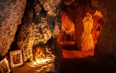 Підземна церква та чернецькі келії: що приховують підземелля у сатанівському монастирі (ФОТО)