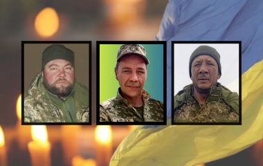 На щиті повертаються військові з Хмельниччини: Олександр Андрейчук, Олег Поліщук, Олег Чорній