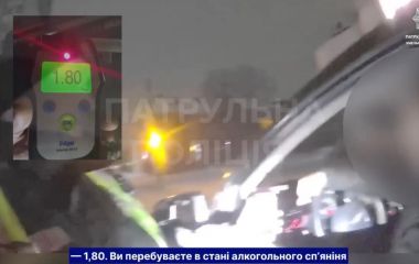 Пропонував патрульним 15 000 гривень: у Хмельницькому зупинили пʼяного водія в комендантську (ВІДЕО)