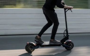 У Хмельницькому водій електросамоката відмовився проходити алкотест — отримав 17 тисяч штрафу