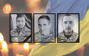 На щиті троє воїнів з Хмельниччини: Сергій Зотов, Андрій Кріль, Роман Луцик