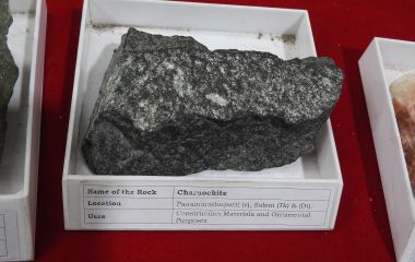 Понад 5,3 мільйона за право видобутку: на Хмельниччині продають родовище чарнокіту