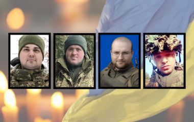На щиті – четверо військових з Хмельниччини: Олександр Білаш, Сергій Муляр, Юрій Працевич, Сергій Шевчук
