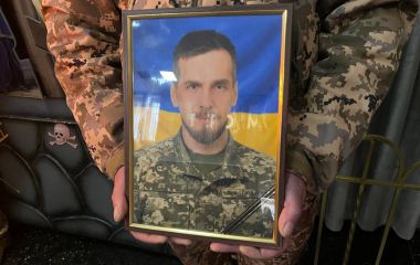 «Масяня, тримайся, все буде добре»: у Хмельницькому попрощалися з Євгенієм Галушком