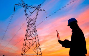 Чому повернули погодинні відключення світла: пояснення Хмельницькобленерго