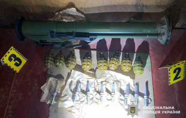 Біля Хмельницького в авто виявили гранати та гранатомет: водієві оголосили підозру