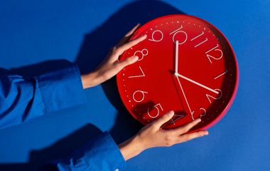 Цієї ночі переводимо годинники: деталі переходу на літній час