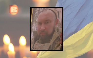 Працював у військкоматі і загинув на Запоріжжі: хмельничани попрощались із Дмитром Дікаревим