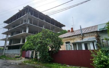 Будівництво з депутатським корінням: чому суд став на бік забудовника у конфлікті на Староміській