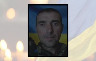 Два роки вважався зниклим безвісти: у Хмельницькому попрощалися з Дмитром Комаровим