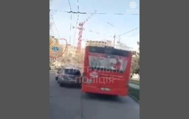 У Хмельницькому оштрафували водія маршрутного автобуса за порушення ПДР