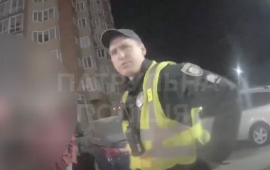 У Хмельницькому п’яна водійка влаштувала скандал із поліцією та намагалася втекти (ВІДЕО)