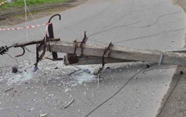 Тисячі людей залишились без світла на Хмельниччині через негоду