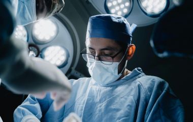 Які операції є безоплатними у Хмельницькому та як відстояти своє право на них
