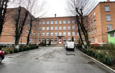 У Хмельницькому готують кадрові зміни в десятках шкіл та садочків: що відомо