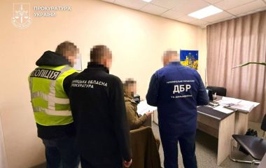 Судитимуть експолісмена з Хмельницького, який привласнив 2,5 млн грн речових доказів
