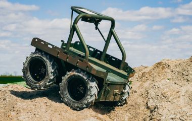 Роботи замість двірників: у Хмельницькому планують залучити фронтові комплекси до комунальних робіт