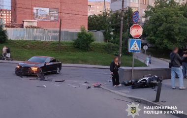 ДТП на Бандери за участю мотоцикла: у поліції розповіли деталі
