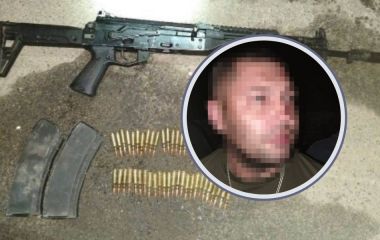 Стрілянина біля ТЦК на Хмельниччині: затримали чоловіка з автоматом