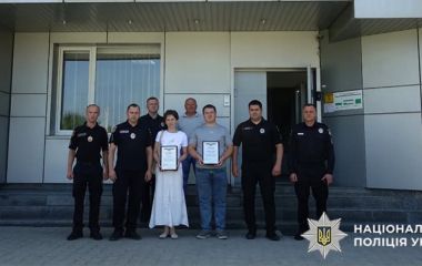 Замах на зґвалтування 13-річної дівчини: нагородили жителів Хмельниччини, які врятували дитину