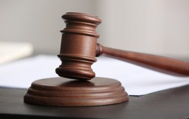 Підпалив об’єкт «Укрзалізниці» та зливав дані про ЗСУ: засудили хмельничанина