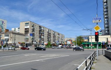 Тимчасово перенесуть зупинку «Торгівельний центр»: де зупинятиметься транспорт