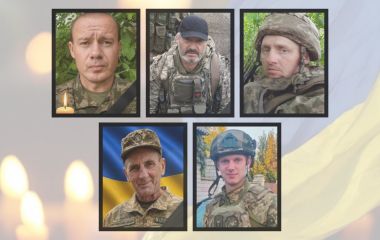 На щиті 5 воїнів з Хмельниччини: Олександр Богач, Віталій Скидан, В’ячеслав Пшеничний, Микола Тимчук, Владислав Цирт