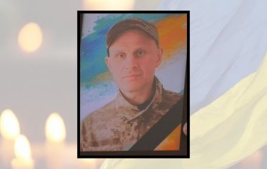 «Не встиг створити сімʼю»: хмельничани попрощались з воїном Павлом Бедраком
