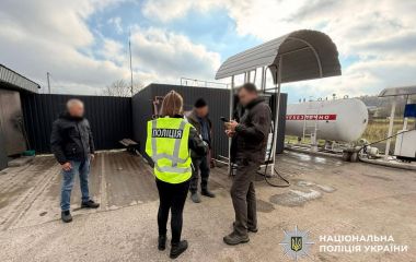 Торгівля пальним без ліцензії: у Хмельницькому засудили працівника АЗС