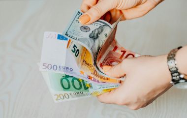Курс валют у Хмельницькому на сьогодні, 22 серпня (ІНФОГРАФІКА)