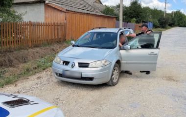 На Хмельниччині п'яний водій без прав пропонував хабар поліцейським