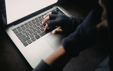 Хмельничанка віддала шахраям майже 290 тисяч: подробиці